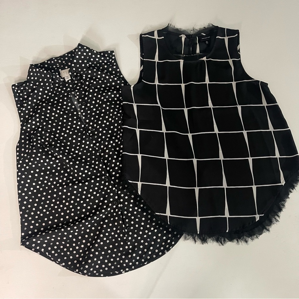BUNDLE OF 2 SLEEVELESS TOPS BLACK AND WHITE LIGHTWEIGHT SIZE XS CURVED HEMLINE